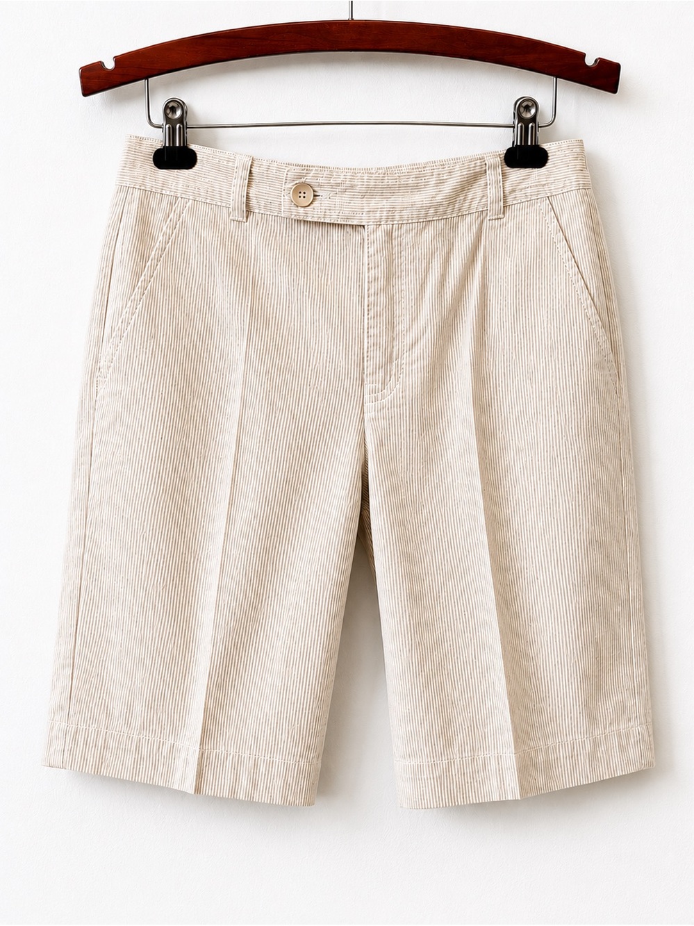 Bandolino Women’s Tan & White Pin Stripe Flat-Front Shorts Size 10 - Picture 2 of 8